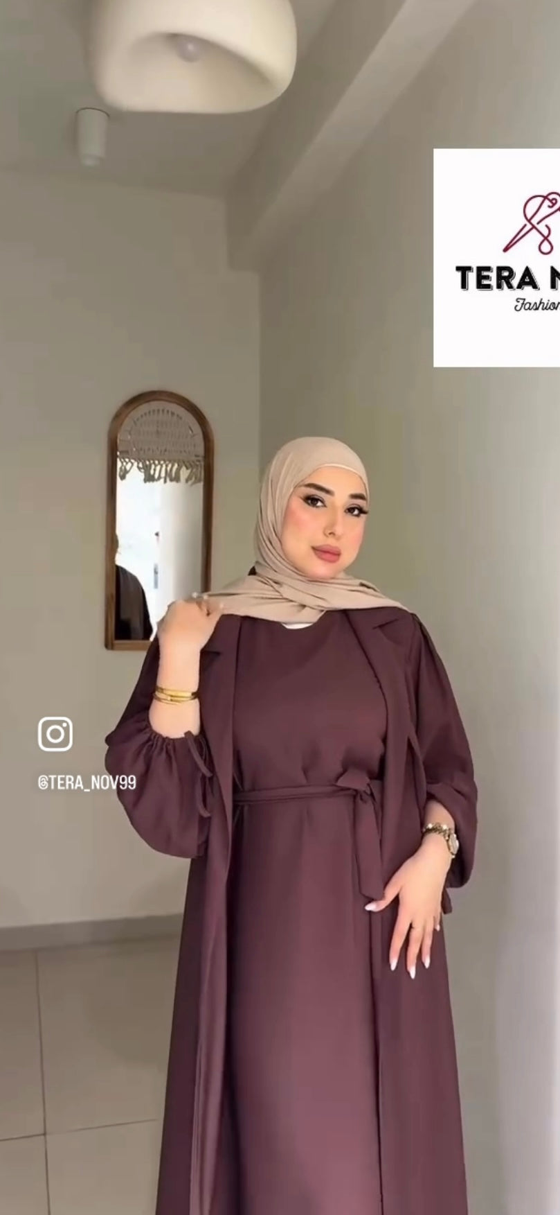 عباي  قطعتين بخامة ستان كرش