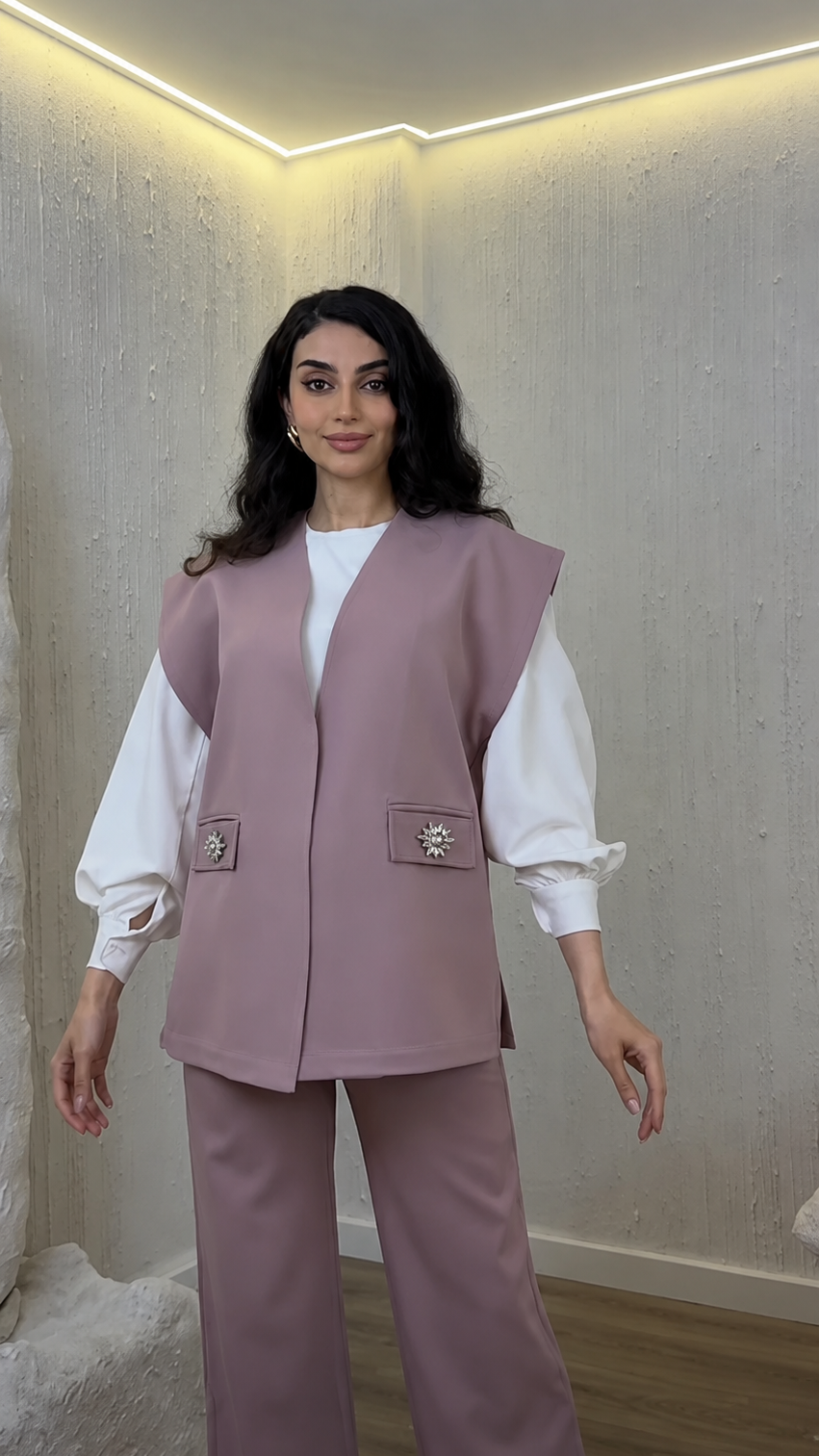 طقم ثلاث قطع(فست وبنطلون وقميص)